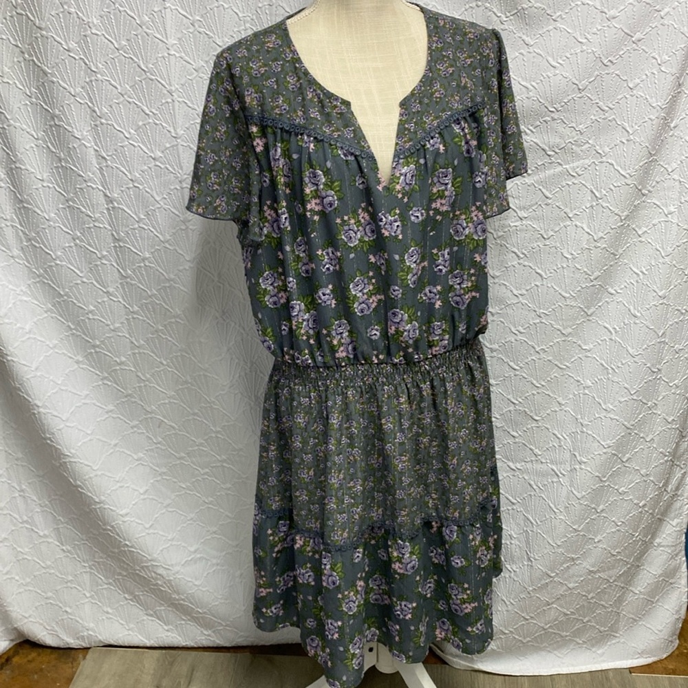 Ariat size XL  purple and pink flowers metallic striping smocked elastic waist